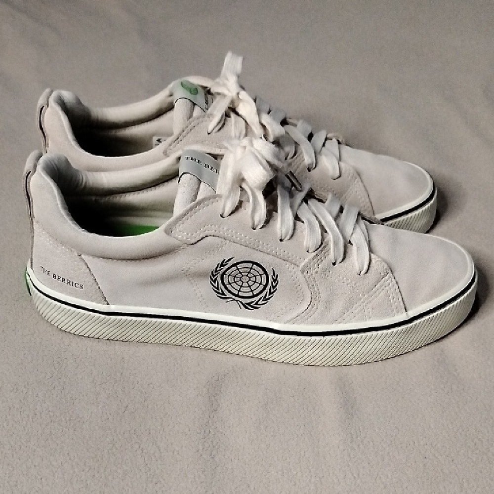 Cariuma White Sneakers Versatile Canvas Design, Excellent For Skate. - Picture 4 of 9